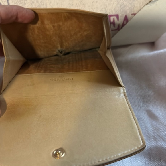 CHANEL CC Logo cream Caviar Skin Bifold Wallet - Picture 9 of 11